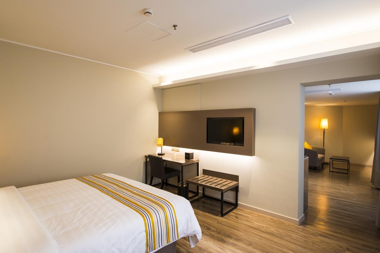 Home Inns Plus Shanghai Xujiahui Branch Εξωτερικό φωτογραφία